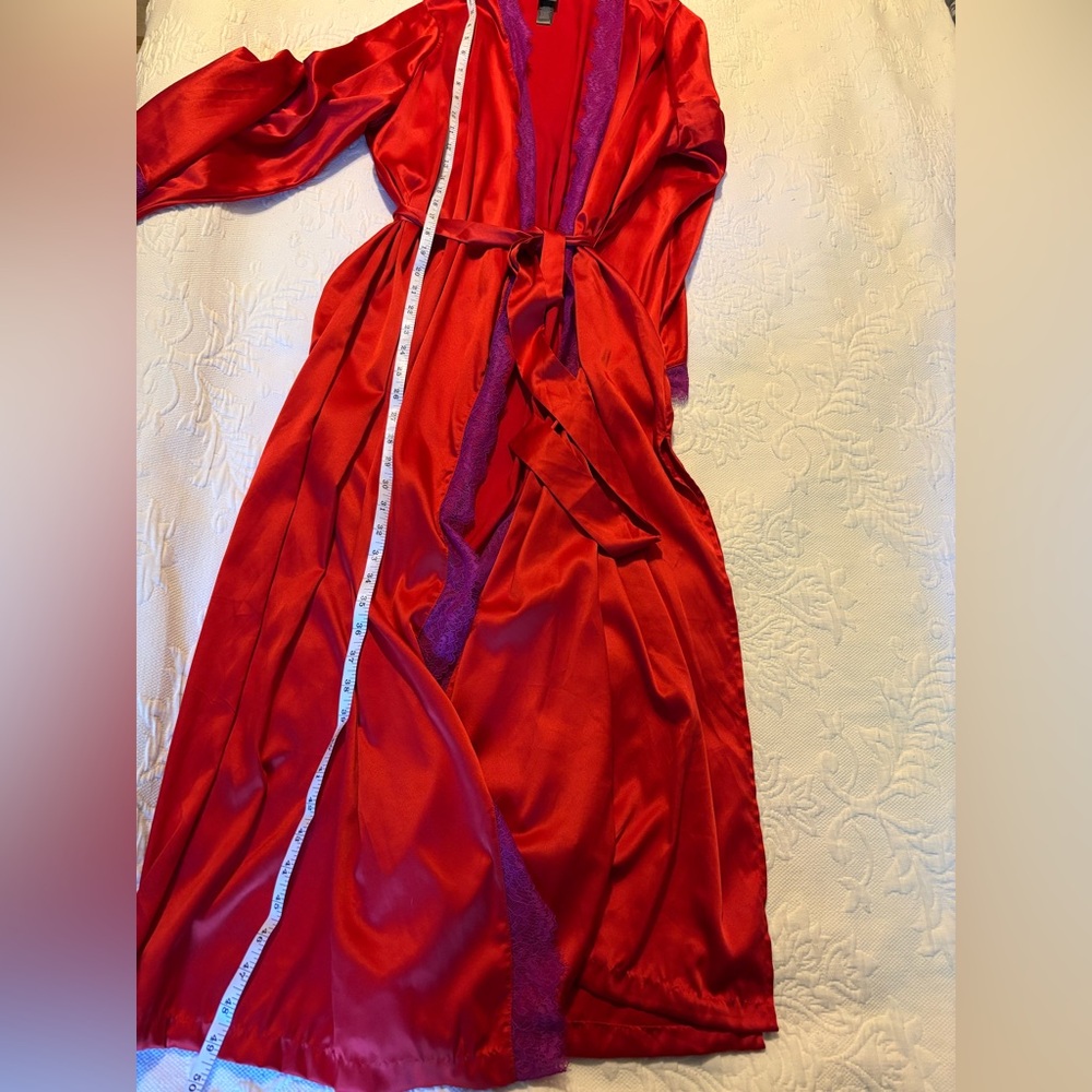 Stunning red Savage X Fenty rob with delicate lace trimmed maxi length rob. - Picture 5 of 8